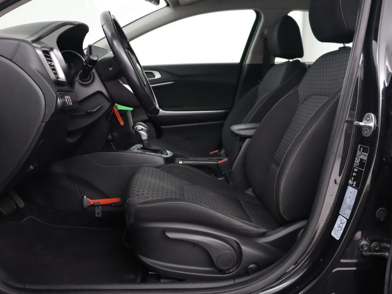 KIA CEE D Ceed 1.4 T-GDi DynamicLine | Automaat | Camera | Trekhaak | Carplay | Navigatie | Climate control | DAB | Cruise control | Parkeerhulp