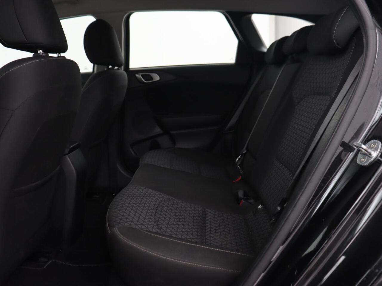 KIA CEE D Ceed 1.4 T-GDi DynamicLine | Automaat | Camera | Trekhaak | Carplay | Navigatie | Climate control | DAB | Cruise control | Parkeerhulp