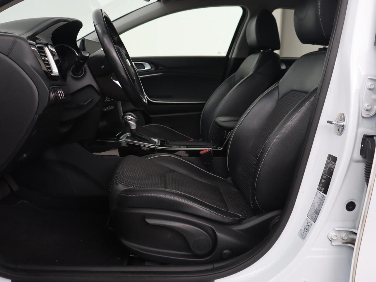 KIA CEE D Ceed 1.4 T-GDi DynamicPlusLine | Stoel & stuurverwarming | Adaptive cruise | Trekhaak | Camera | Carplay | Full LED | Navigatie | Climate control | DAB | File Assistent