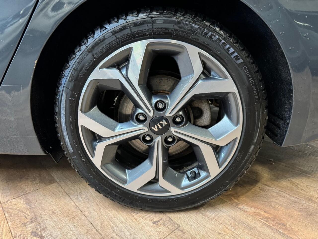 KIA CEE D Sportswagon 1.0T-GDi GT-Line / CLIMA / CAMERA / LANE ASSIST / 17 LM-Velgen /