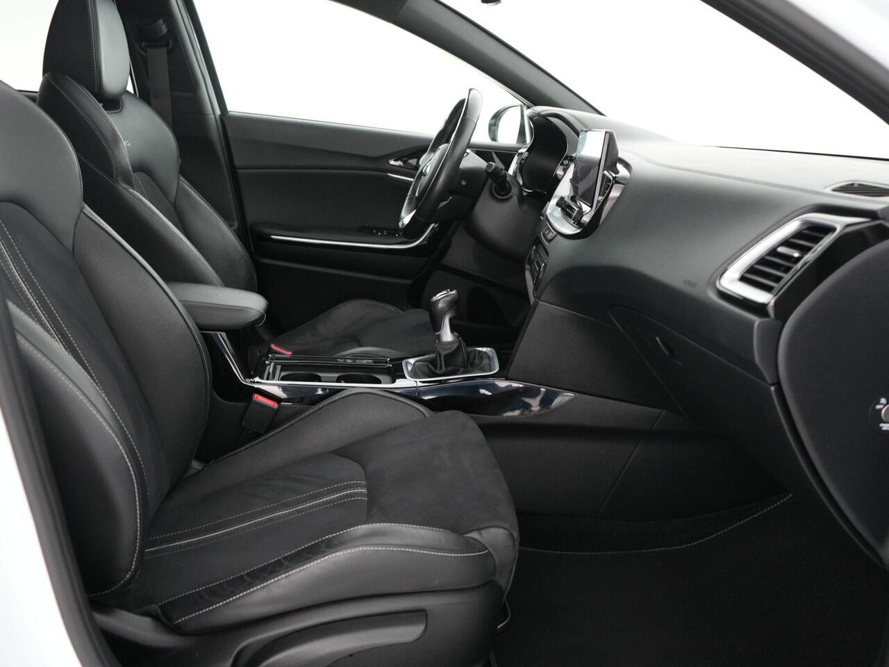 KIA CEE D Ceed 1.0 T-GDi GT-Line |panoramadak|stoelverwarming|stuurverwarming|Apple Carplay|navigatie|camera|DAB|keyless|rijhulpsystemen|LED|