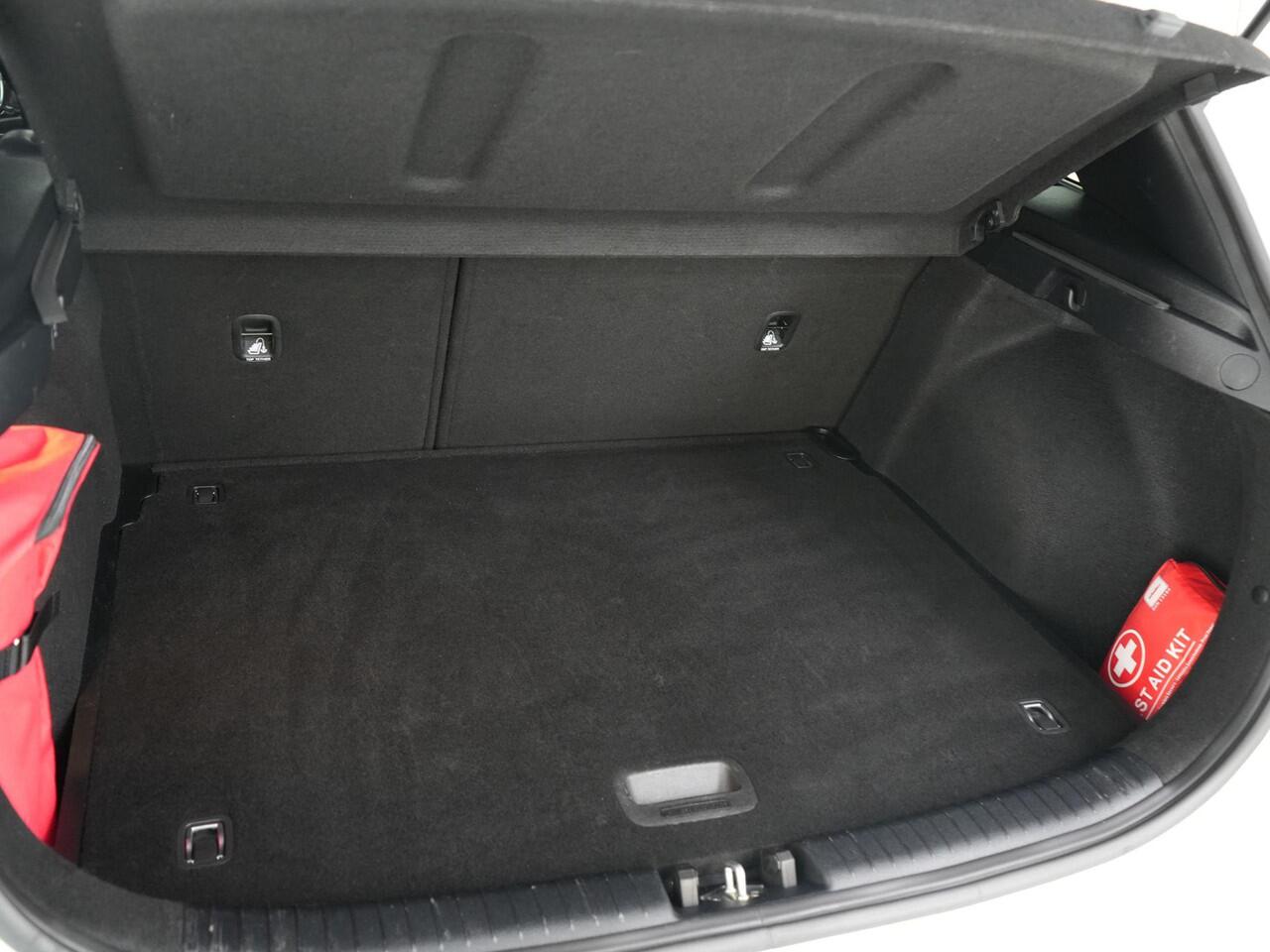 KIA CEE D Ceed 1.0 T-GDi GT-Line |panoramadak|stoelverwarming|stuurverwarming|Apple Carplay|navigatie|camera|DAB|keyless|rijhulpsystemen|LED|