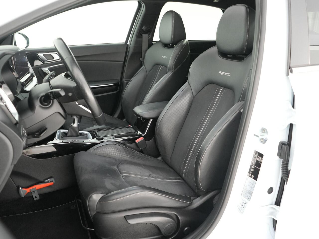 KIA CEE D Ceed 1.0 T-GDi GT-Line |panoramadak|stoelverwarming|stuurverwarming|Apple Carplay|navigatie|camera|DAB|keyless|rijhulpsystemen|LED|