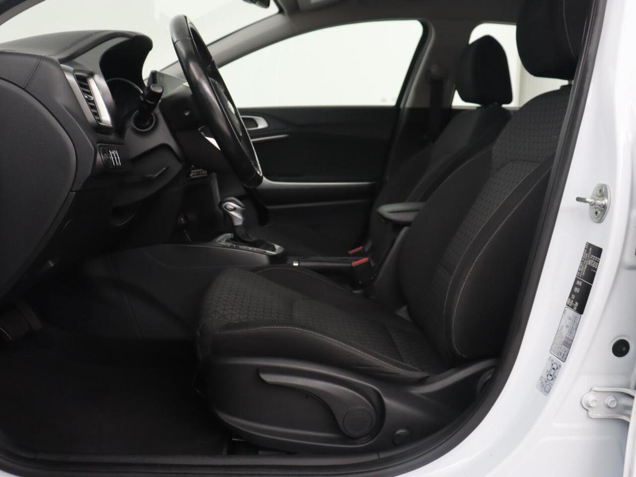 KIA CEE D Ceed 1.4 T-GDi DynamicLine | Automaat | Carplay | Camera | Navigatie | Parkeerhulp | Climate control | Bluetooth | Cruise control