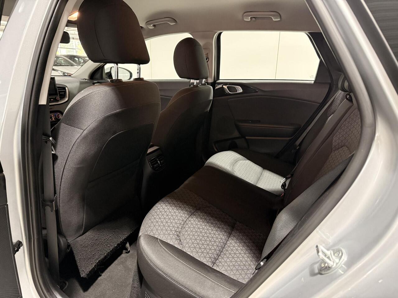 KIA CEE D Ceed Sportswagon 1.6 GDI PHEV DynamicLine Plug-in, Apple Carplay/Android Auto, Navigatie, Camera.