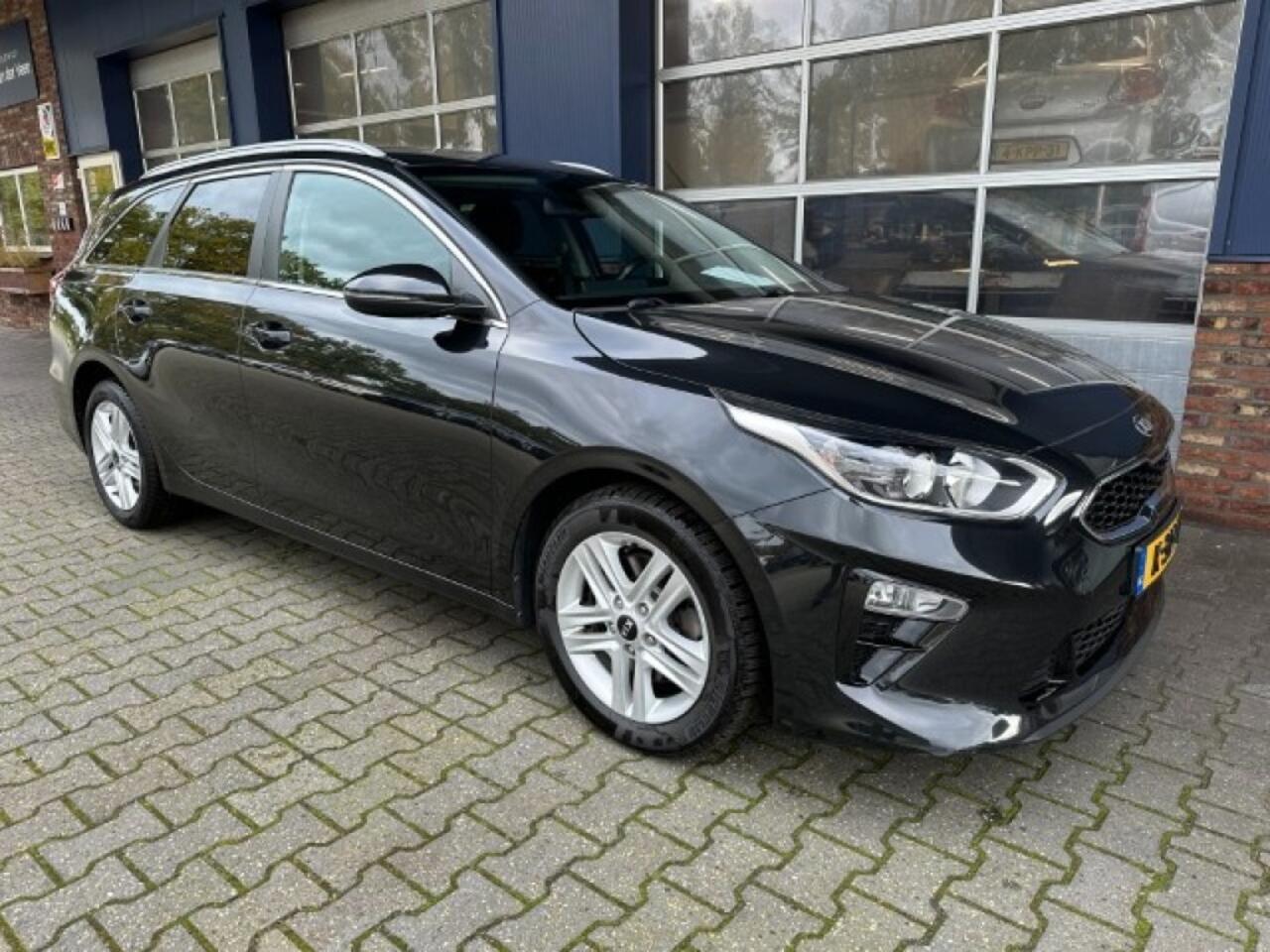 KIA CEE D 1.0 T-GDI DYN.PLUSL. CAMERA. STUUR EN STOEL VERWARMING.