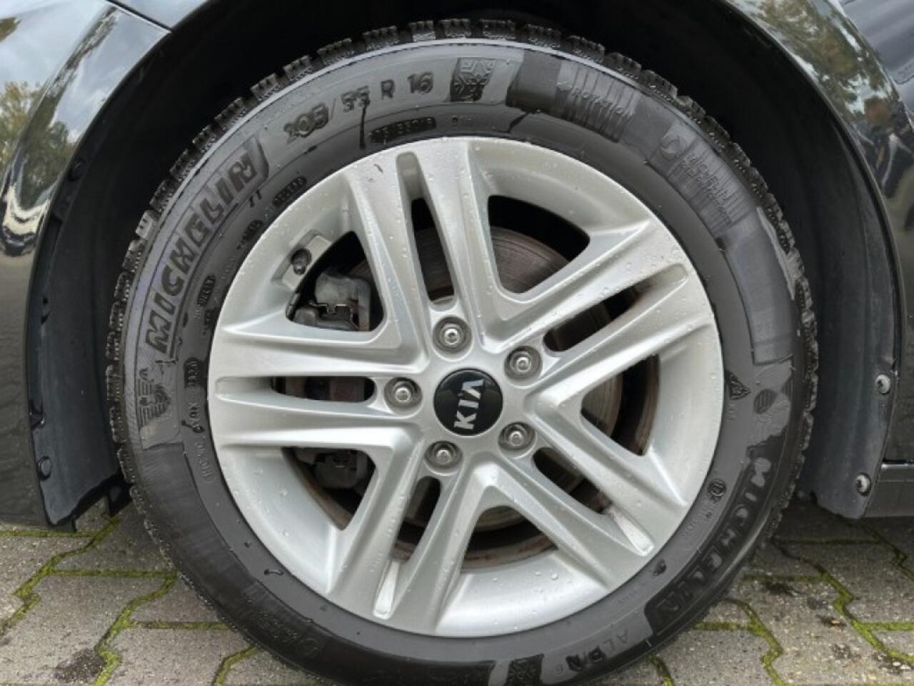 KIA CEE D 1.0 T-GDI DYN.PLUSL. CAMERA. STUUR EN STOEL VERWARMING.