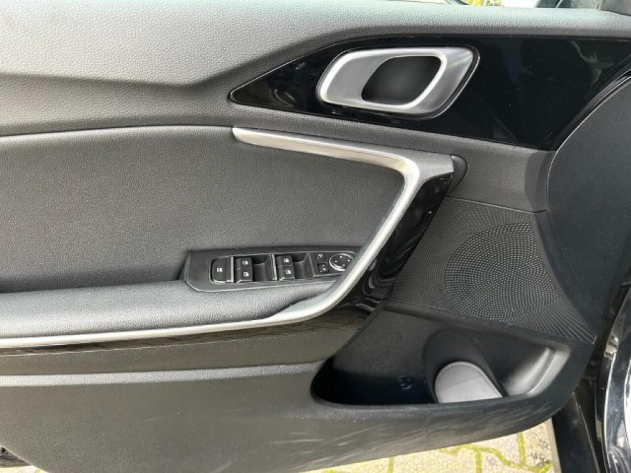 KIA CEE D 1.0 T-GDI DYN.PLUSL. CAMERA. STUUR EN STOEL VERWARMING.