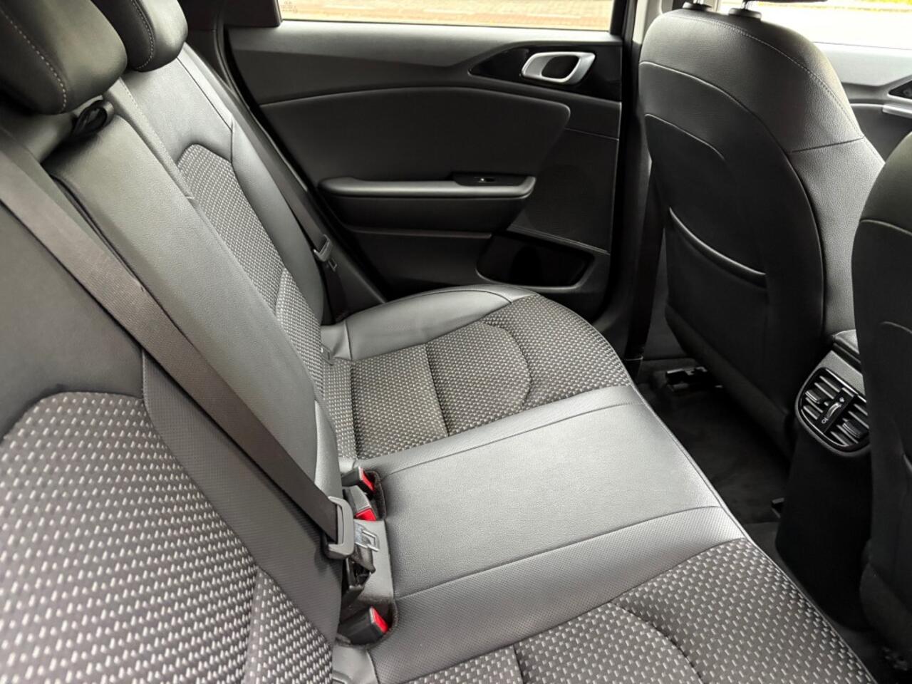 KIA CEE D 1.0 T-GDI MHEV Automaat Navigatie Haf Leder Trekhaak afnb