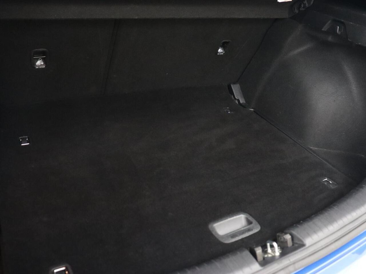 KIA CEE D Ceed 1.5 T-GDi MHEV GT-Line | 160pk | Camera | Carplay | Navigatie | Sportstuur | DAB | Parkeerhulp | Getint glas | Cruise control