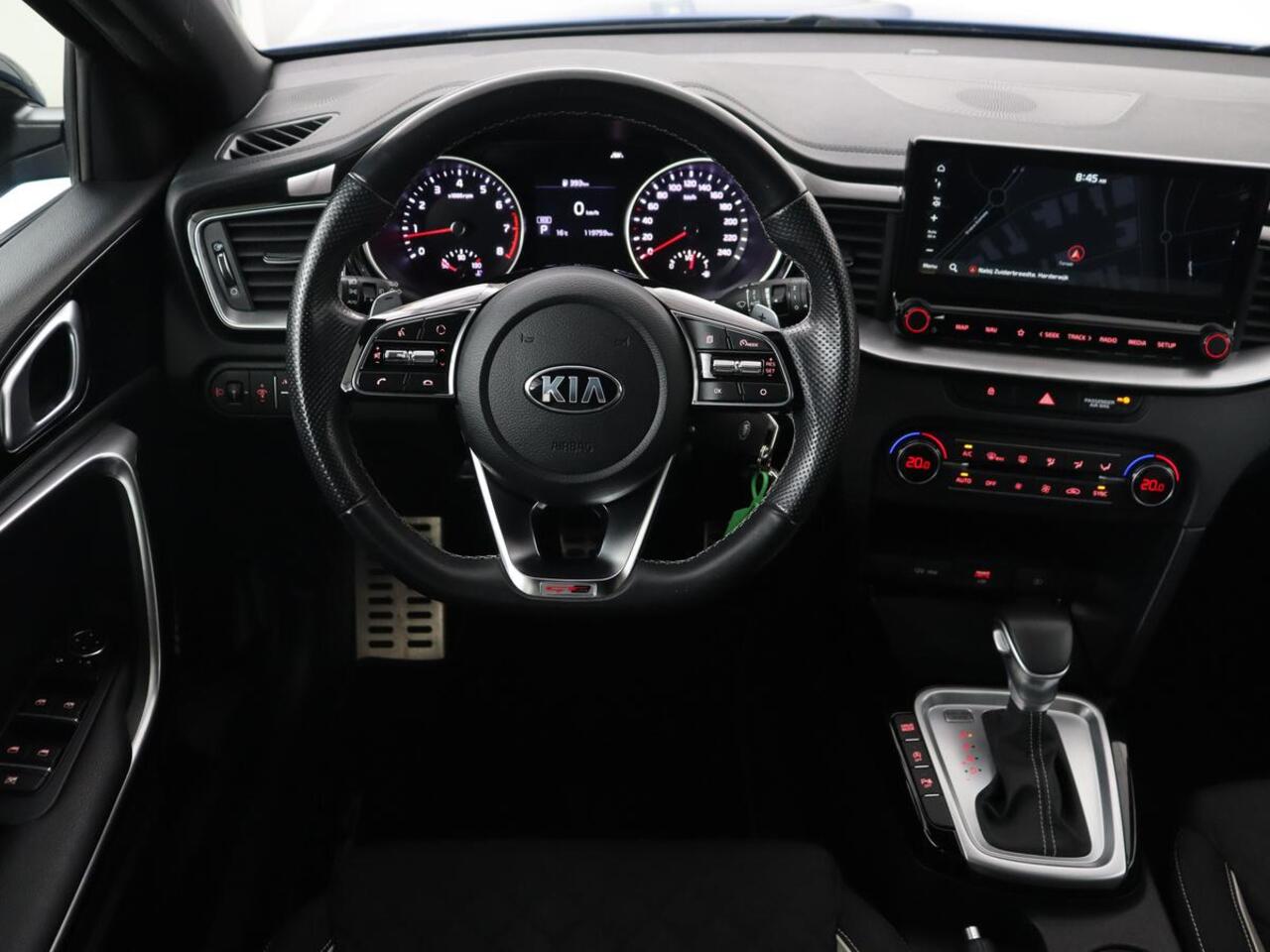 KIA CEE D Ceed 1.5 T-GDi MHEV GT-Line | 160pk | Camera | Carplay | Navigatie | Sportstuur | DAB | Parkeerhulp | Getint glas | Cruise control