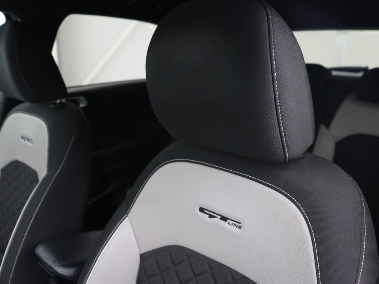 KIA CEE D Ceed 1.5 T-GDi MHEV GT-Line | 160pk | Camera | Carplay | Navigatie | Sportstuur | DAB | Parkeerhulp | Getint glas | Cruise control