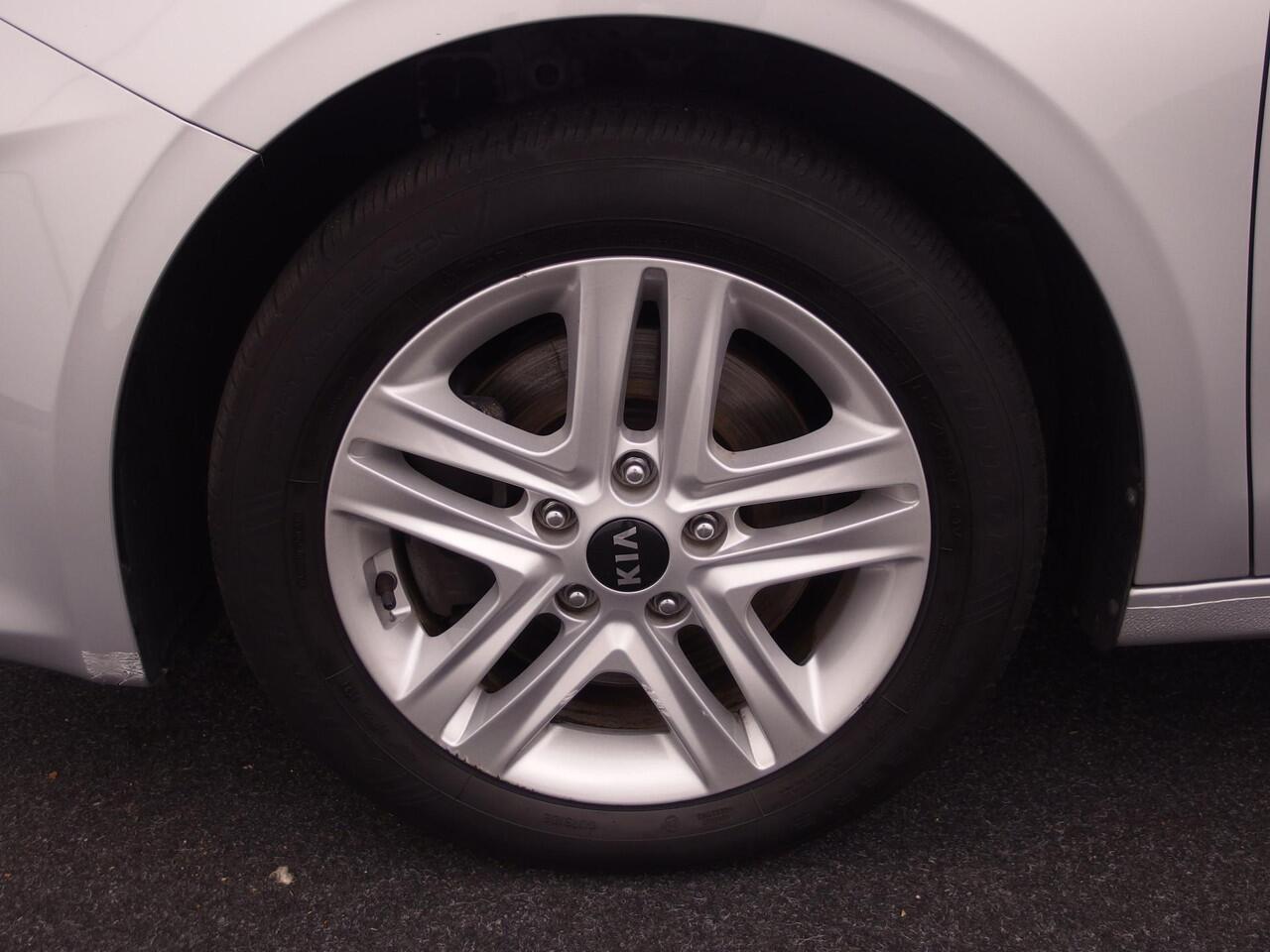 KIA CEE D Ceed Sportswagon 1.0 T-GDi DynamicLine CAMERA / NAVI / CARPLAY / CRUISE / PDC / DAB+ / BLUETOOTH / NL-AUTO