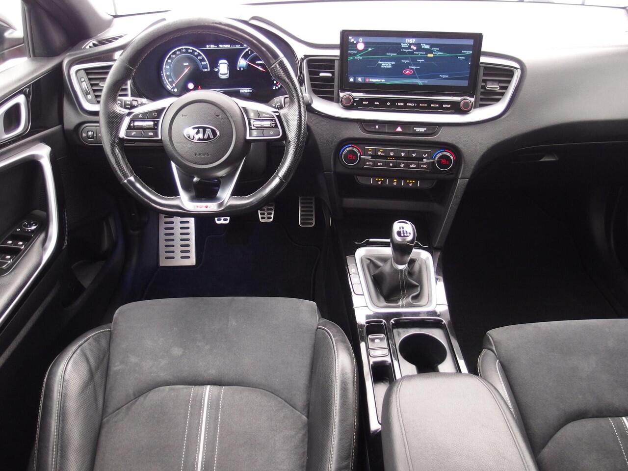 KIA CEE D Ceed Sportswagon 1.0 T-GDi GT-Line TREKHAAK / PANORAMADAK / FULL LED / KEYLESS / GR NAVI / CAMERA / CARPLAY / STOELVERW / STUURVERW / NL-AUTO