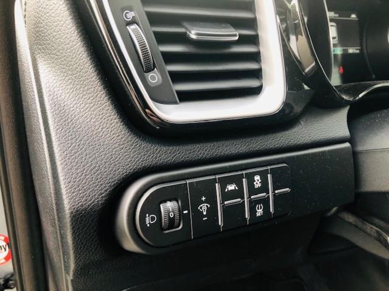 KIA CEE D Ceed 1.5 T-GDi DynamicPlusLine Automaat 160pk MHEV/Trekhaak/Verzwaarde achterveren LET OP ! Auto rijdt momenteel km-stand kan iets varieeren !