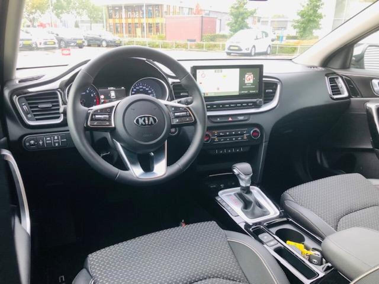 KIA CEE D Ceed 1.5 T-GDi DynamicPlusLine Automaat 160pk MHEV/Trekhaak/Verzwaarde achterveren LET OP ! Auto rijdt momenteel km-stand kan iets varieeren !
