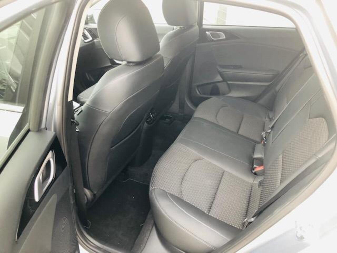 KIA CEE D Ceed 1.5 T-GDi DynamicPlusLine Automaat 160pk MHEV/Trekhaak/Verzwaarde achterveren LET OP ! Auto rijdt momenteel km-stand kan iets varieeren !