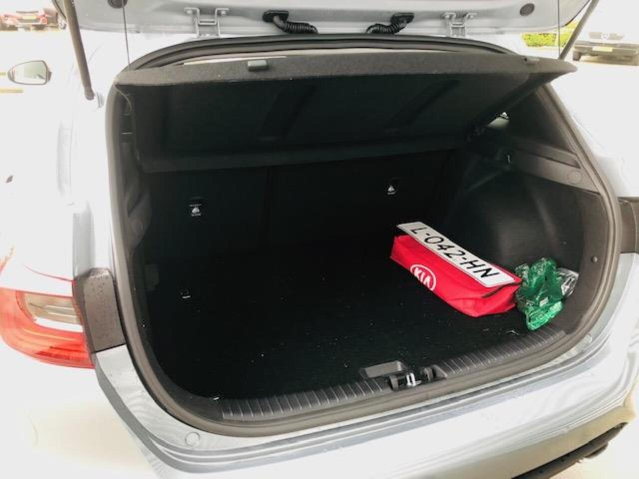 KIA CEE D Ceed 1.5 T-GDi DynamicPlusLine Automaat 160pk MHEV/Trekhaak/Verzwaarde achterveren LET OP ! Auto rijdt momenteel km-stand kan iets varieeren !