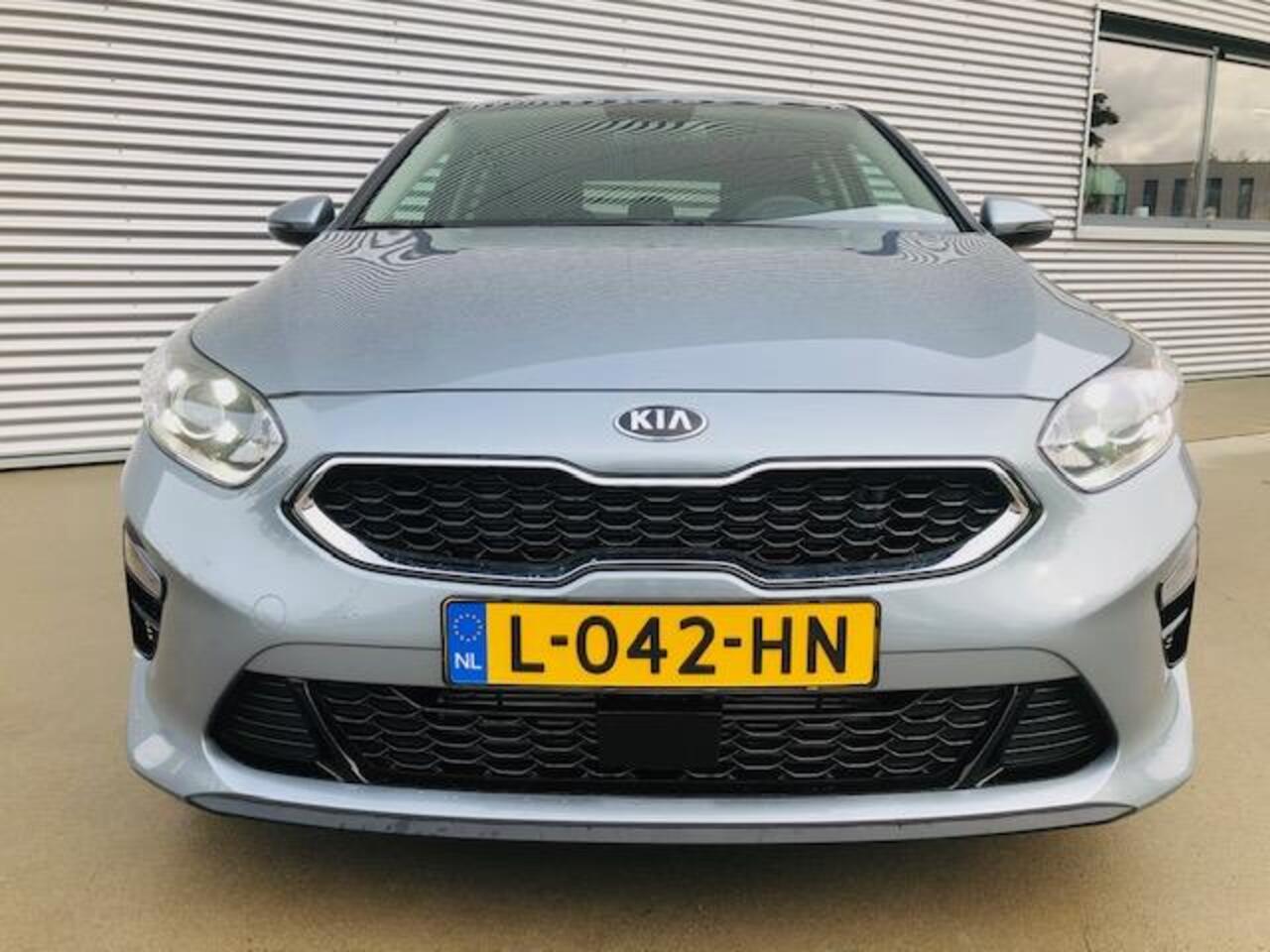 KIA CEE D Ceed 1.5 T-GDi DynamicPlusLine Automaat 160pk MHEV/Trekhaak/Verzwaarde achterveren LET OP ! Auto rijdt momenteel km-stand kan iets varieeren !