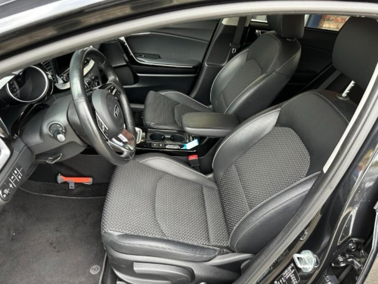 KIA CEE D 1.0 T-GDI DYN.PLUSL. CAMERA. STUUR EN STOEL VERWARMING. ALL IN prijs.