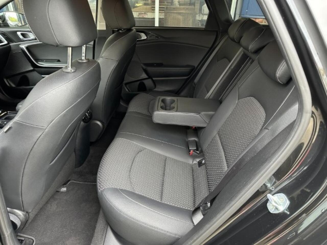 KIA CEE D 1.0 T-GDI DYN.PLUSL. CAMERA. STUUR EN STOEL VERWARMING. ALL IN prijs.