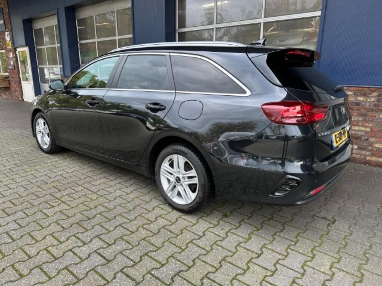 KIA CEE D 1.0 T-GDI DYN.PLUSL. CAMERA. STUUR EN STOEL VERWARMING. ALL IN prijs.