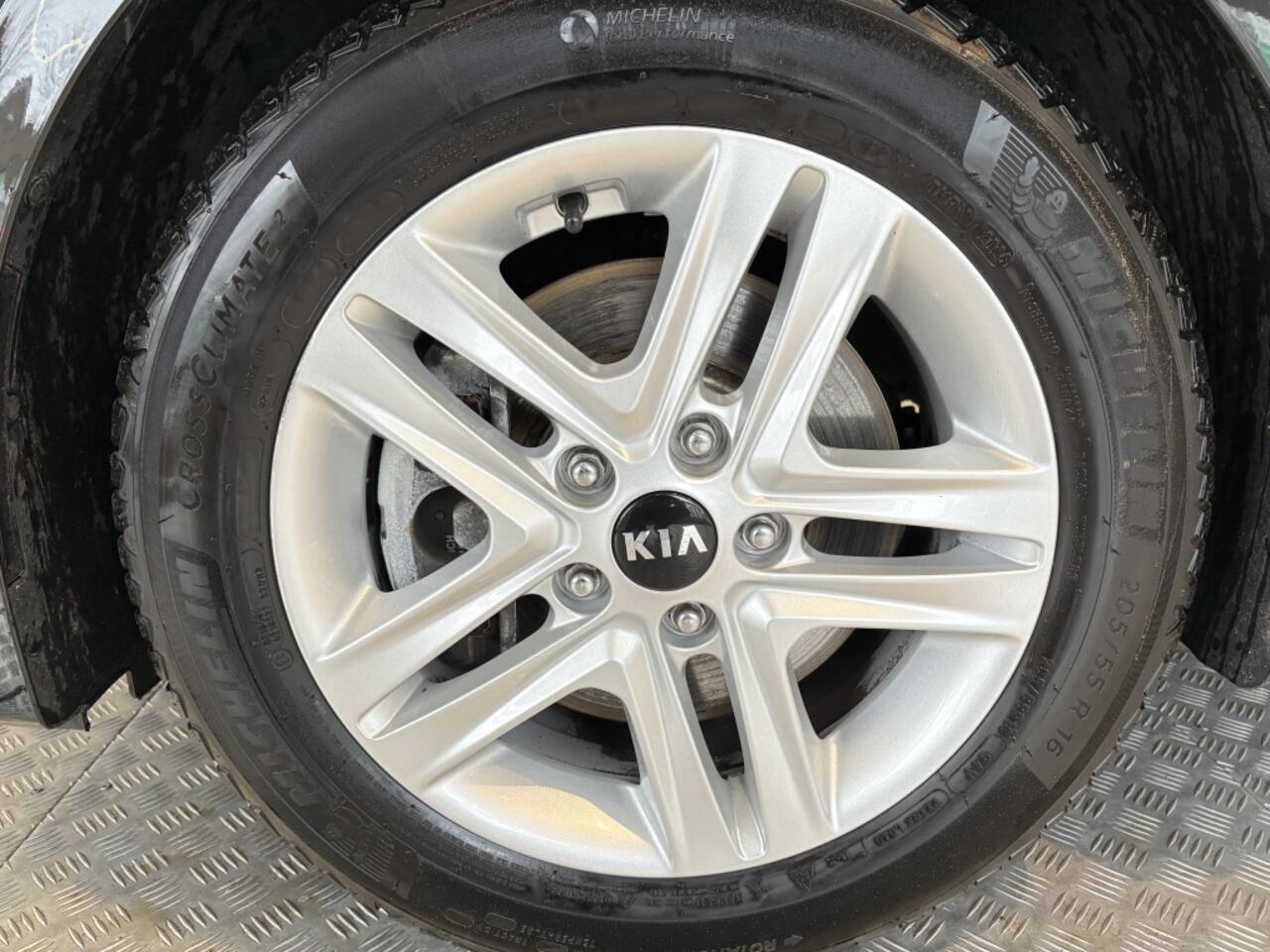 KIA CEE D Ceed 1.0 T-GDi DynamicLine / Camera