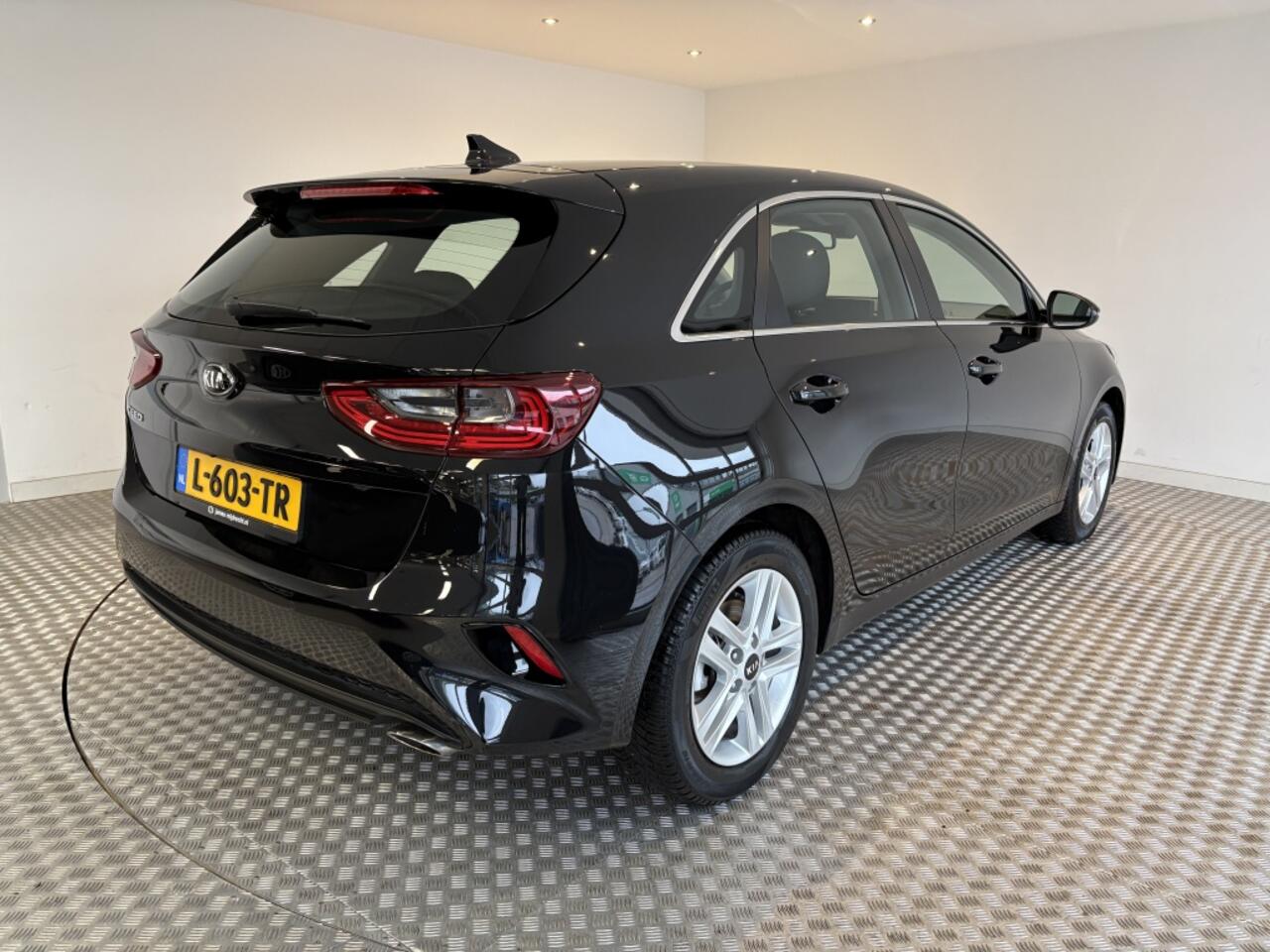 KIA CEE D Ceed 1.0 T-GDi DynamicLine / Camera