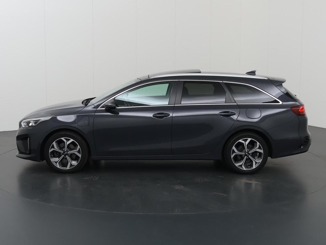 KIA CEE D Ceed Sportswagon 1.6 GDI PHEV ExecutiveLine | Navigatie | Schuifdak | Parkeercamera | Stoelverwarming/verkoeling | Keyless Go |