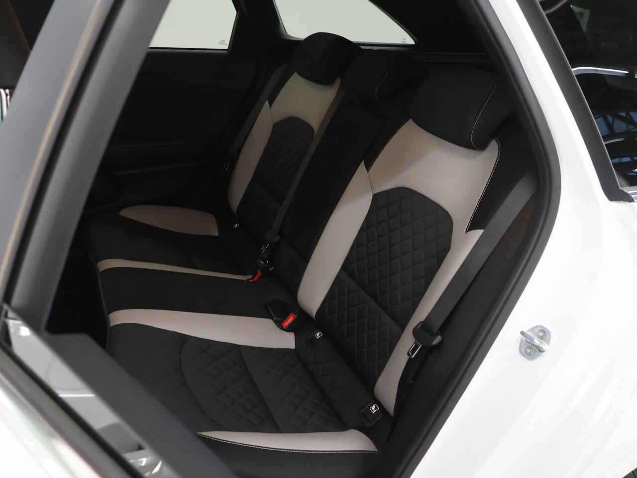 KIA CEE D Ceed Sportswagon 1.5 T-GDi GT-Line Edition | Trekhaak | Navigatie | Parkeercamera | Apple Carplay/Android Auto | Cruise Control |