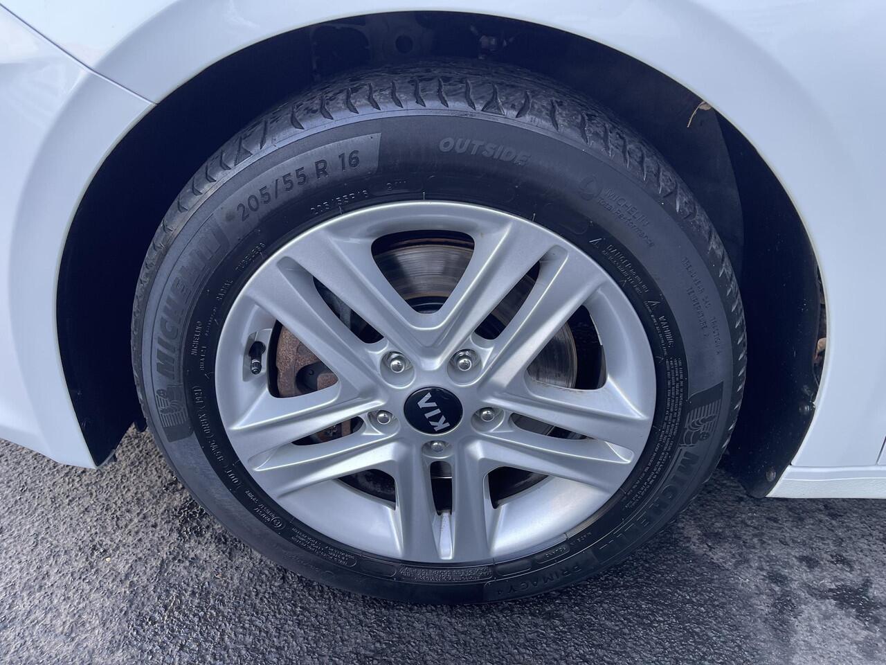 KIA CEE D Ceed Sportswagon 1.5 T-GDi DynamicPlusLine | Stoel/Stuur Verwarming | Climate Control | Achteruitrijcamera