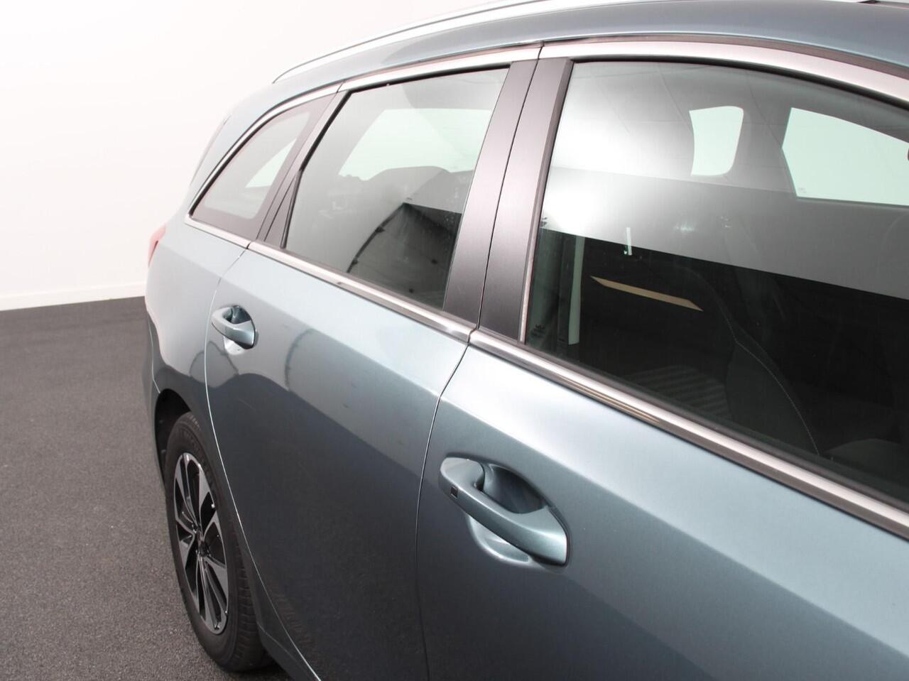 KIA CEE D Ceed Sportswagon 1.6 GDI PHEV DynamicLine Climate control Achteruitrijd camera Cruise control Parkeersensoren LED Lane assist Apple Carplay/ Android auto