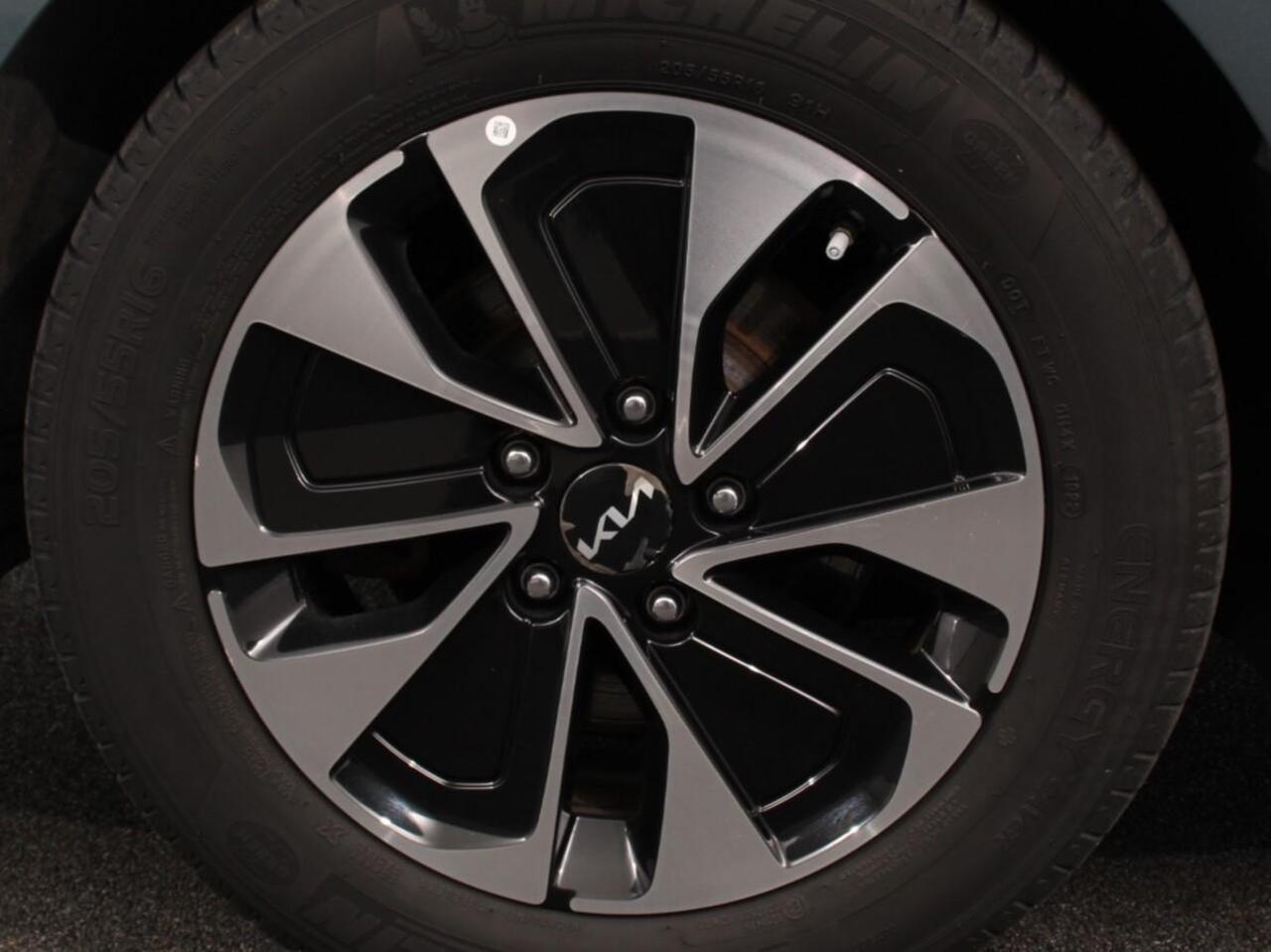 KIA CEE D Ceed Sportswagon 1.6 GDI PHEV DynamicLine Climate control Achteruitrijd camera Cruise control Parkeersensoren LED Lane assist Apple Carplay/ Android auto