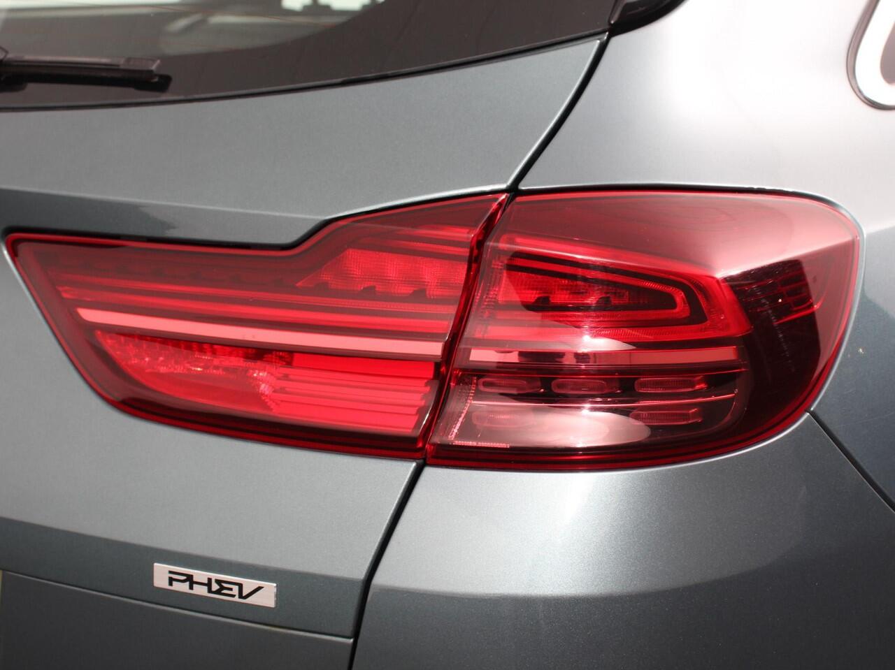 KIA CEE D Ceed Sportswagon 1.6 GDI PHEV DynamicLine Climate control Achteruitrijd camera Cruise control Parkeersensoren LED Lane assist Apple Carplay/ Android auto