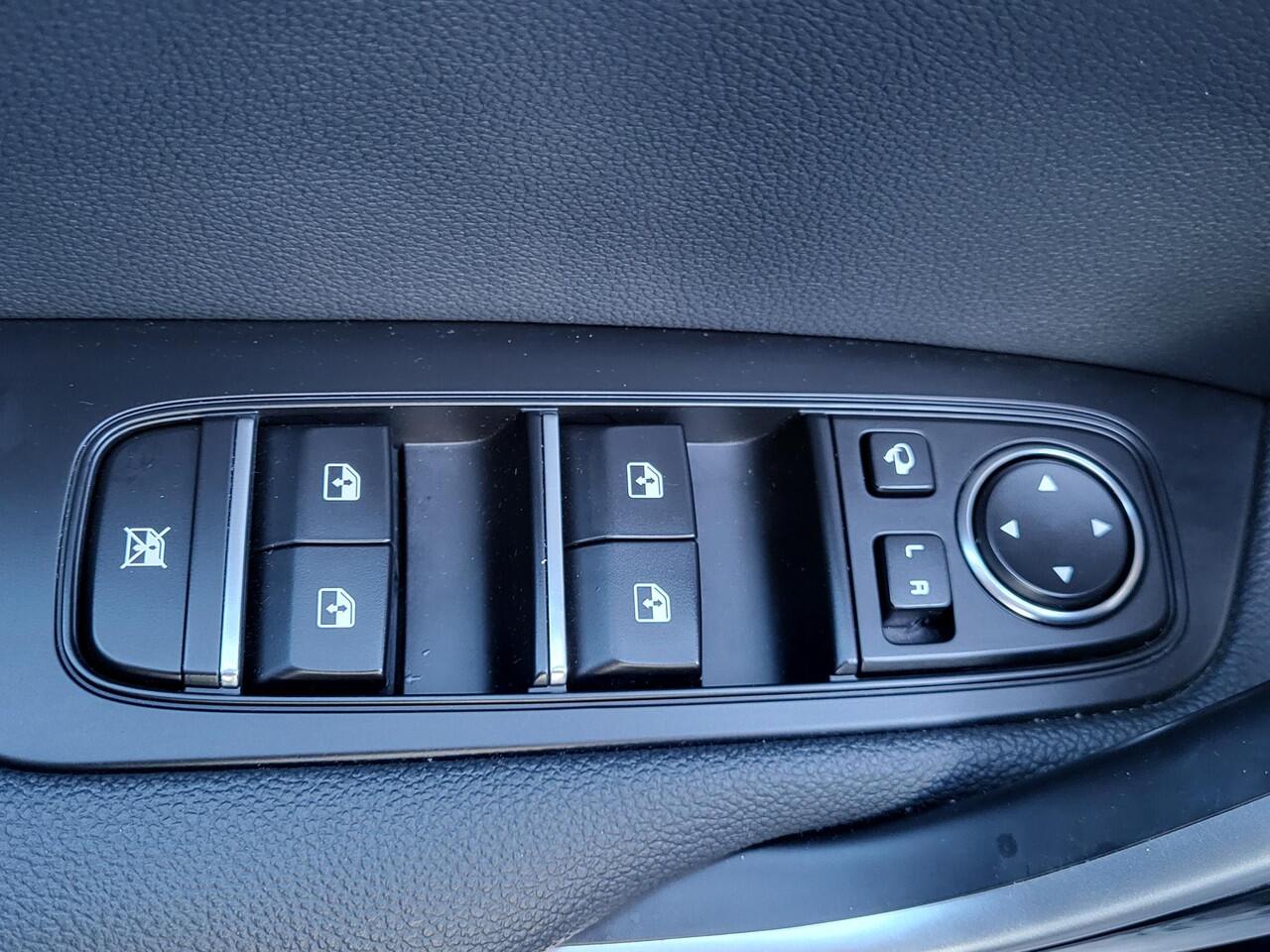 KIA CEE D Ceed Sportswagon 1.6 GDI PHEV ExecutiveLine Automaat / Dealer onderhouden / All season banden / Trekgewicht 1.300 kg / Lederen bekleding / Navigatie / Camera / Achterbank-, voorstoel- en stuurwielverwarming / geventileerde voorstoelen / Apple Carplay / An