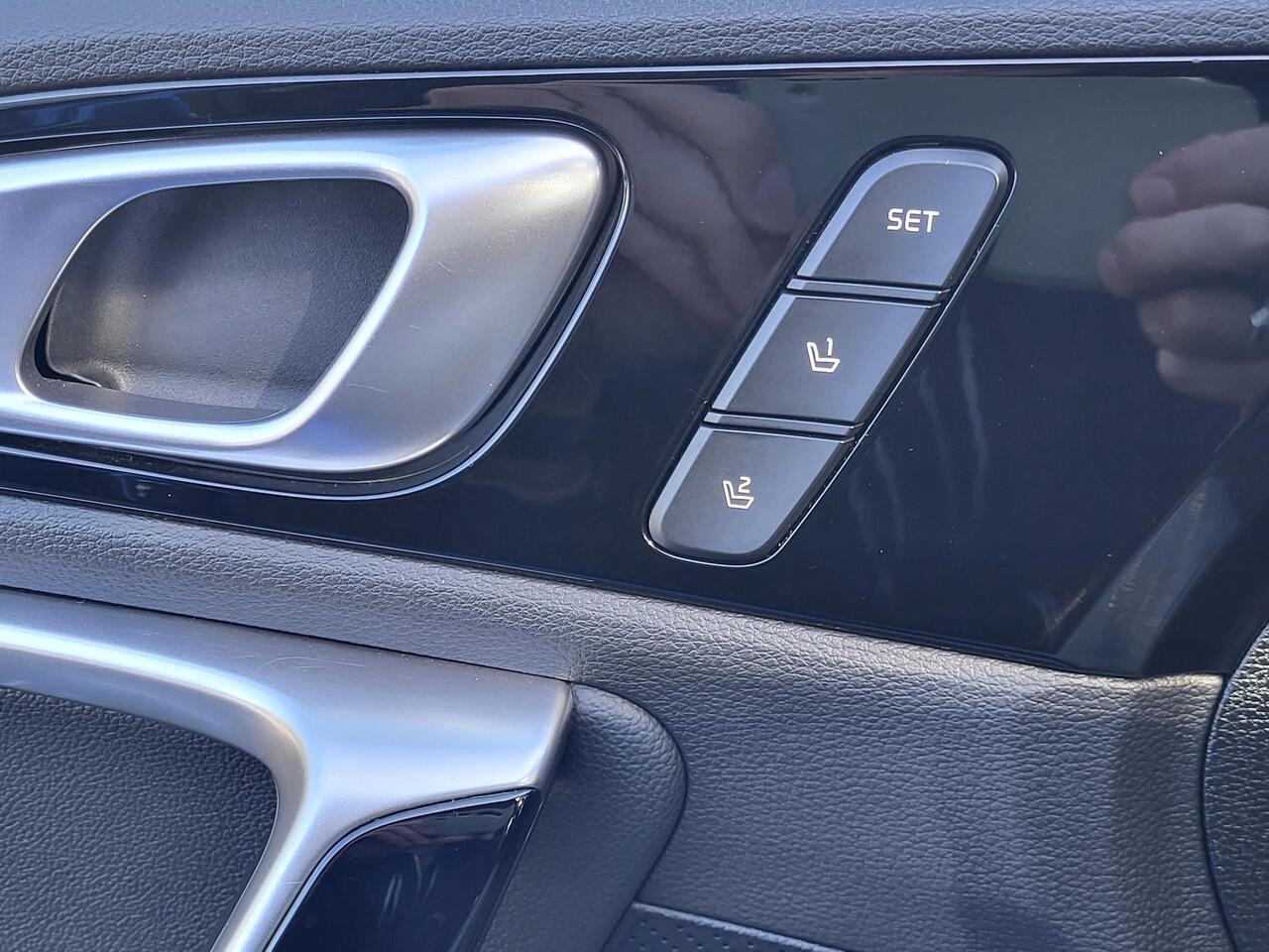 KIA CEE D Ceed Sportswagon 1.6 GDI PHEV ExecutiveLine Automaat / Dealer onderhouden / All season banden / Trekgewicht 1.300 kg / Lederen bekleding / Navigatie / Camera / Achterbank-, voorstoel- en stuurwielverwarming / geventileerde voorstoelen / Apple Carplay / An