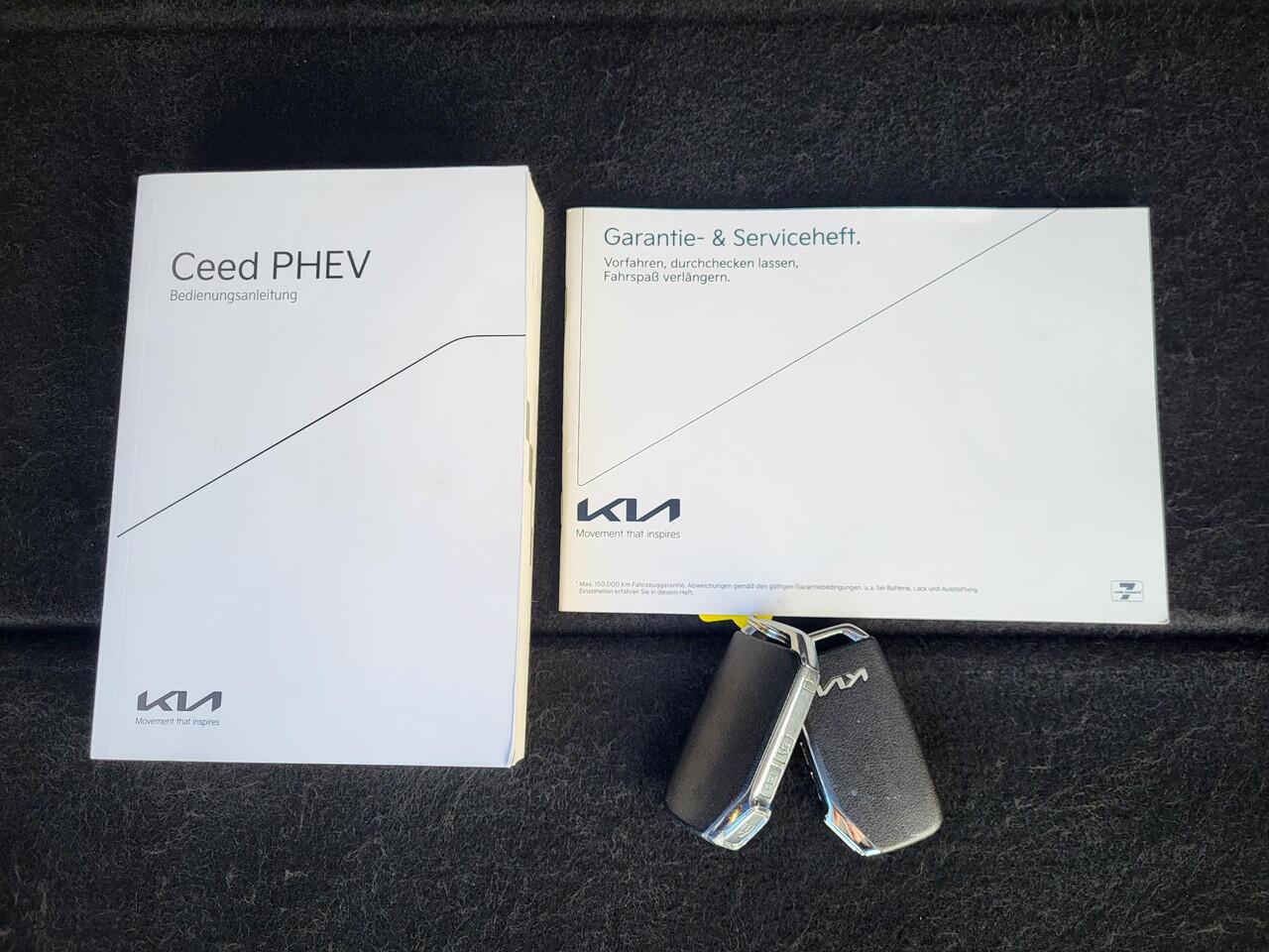 KIA CEE D Ceed Sportswagon 1.6 GDI PHEV ExecutiveLine Automaat / Dealer onderhouden / All season banden / Trekgewicht 1.300 kg / Lederen bekleding / Navigatie / Camera / Achterbank-, voorstoel- en stuurwielverwarming / geventileerde voorstoelen / Apple Carplay / An