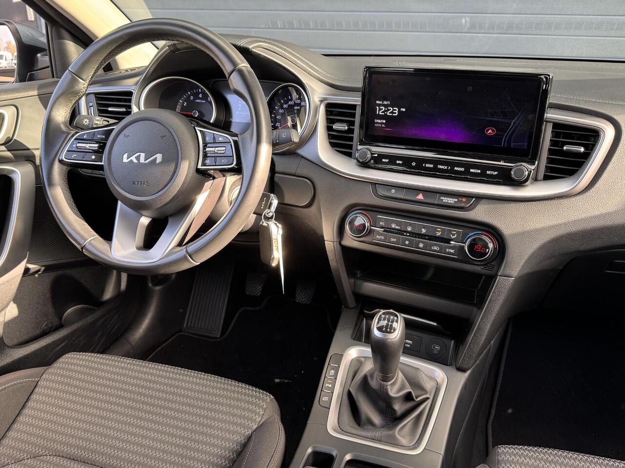 KIA CEE D CEED SPORTSWAGON 1.0 T-GDI DYNAMICLINE I P-CAMERA I APPLE CARPLAY I ADAPT. CRUISE CONTROL I NAVIGATIE