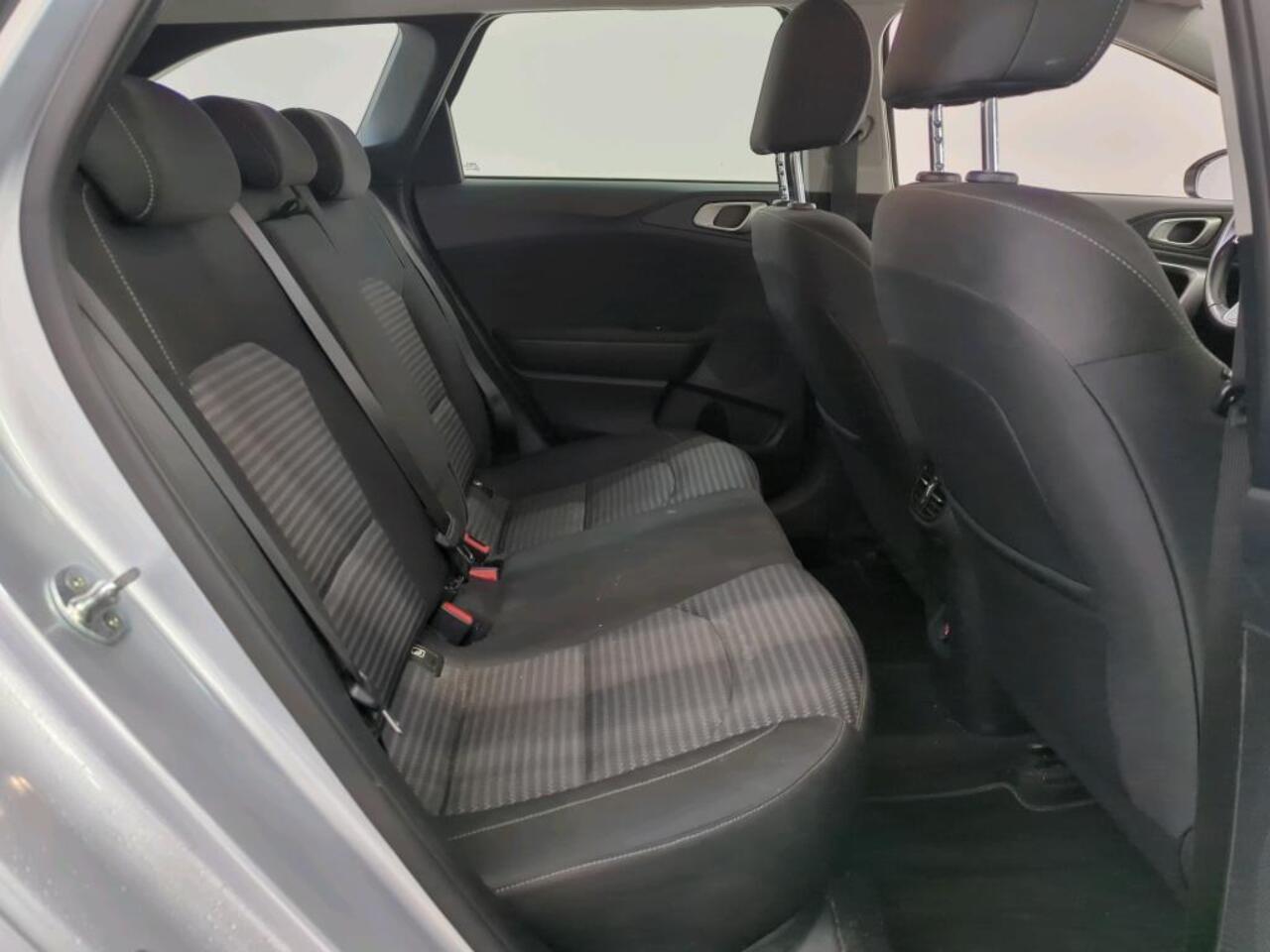 KIA CEE D Ceed Sportswagon 1.5 T-GDi DynamicLine 1e Eigenaar | NL-Auto | Volledig Onderh | BTW | Camera | Ad Cruise | Multimedia | Carplay | Climate | Hill-Hold | Navi | Full Led | Start/Stop