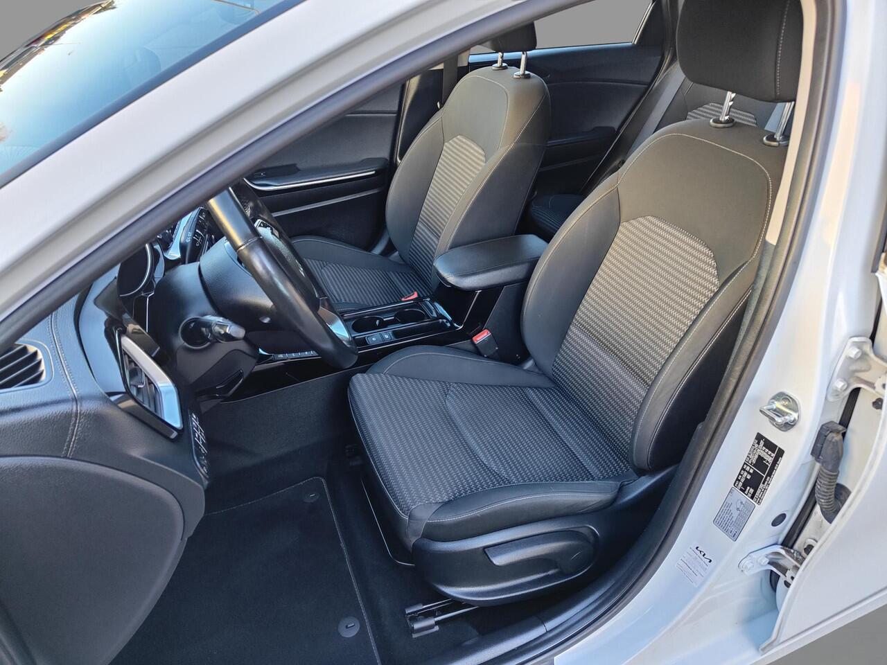 KIA CEE D Ceed Sportswagon 1.6 GDI PHEV DynamicLine Plug-in / Keyless / Navi / Carplay