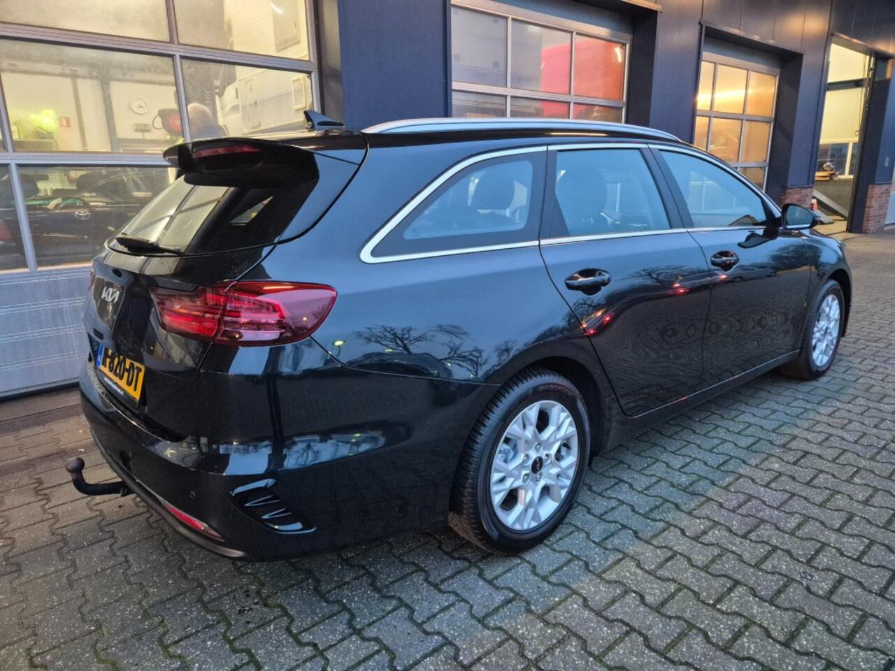 KIA CEE D 1.5 T-GDI DYNAMICLINE, TREKHAAK, CAMERA, APPLECARPLAY/ANDROID AUTO, ALL IN PRIJS.