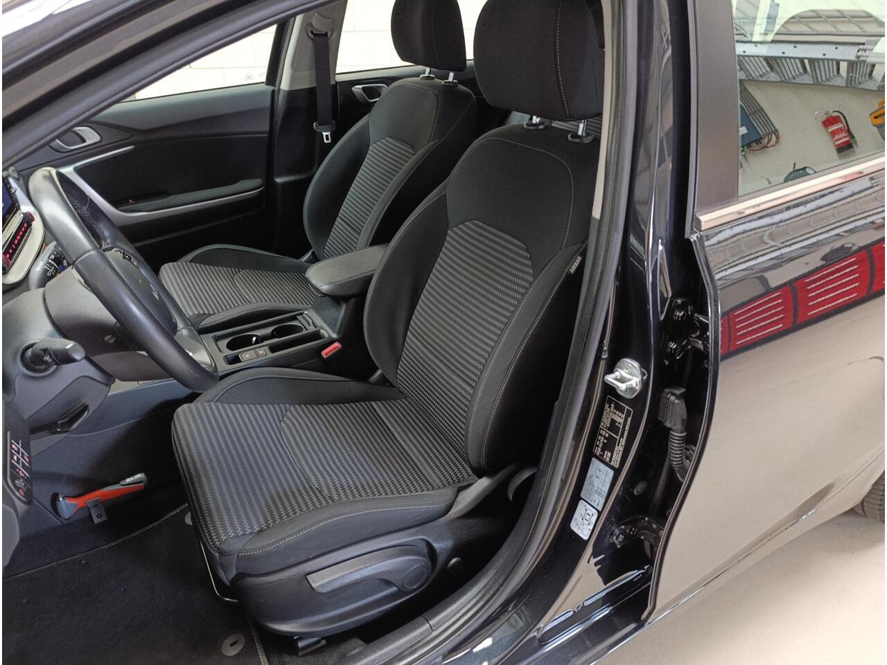 KIA CEE D Ceed 1.0 T-GDi DynamicLine Ecc | Lmv | Navi | Camera | Pdc