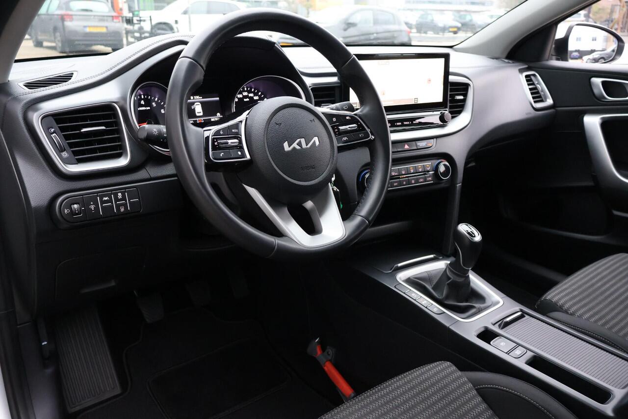 KIA CEE D Ceed Sportswagon 1.5 T-GDi DynamicLine 1e Eigenaar | NL-Auto | Volledig Onderh | BTW | Camera | Ad Cruise | Multimedia | Carplay | Climate | Hill-Hold | Navi | Full Led | Start/Stop