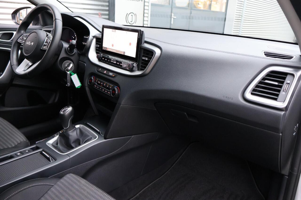 KIA CEE D Ceed Sportswagon 1.5 T-GDi DynamicLine 1e Eigenaar | NL-Auto | Volledig Onderh | BTW | Camera | Ad Cruise | Multimedia | Carplay | Climate | Hill-Hold | Navi | Full Led | Start/Stop