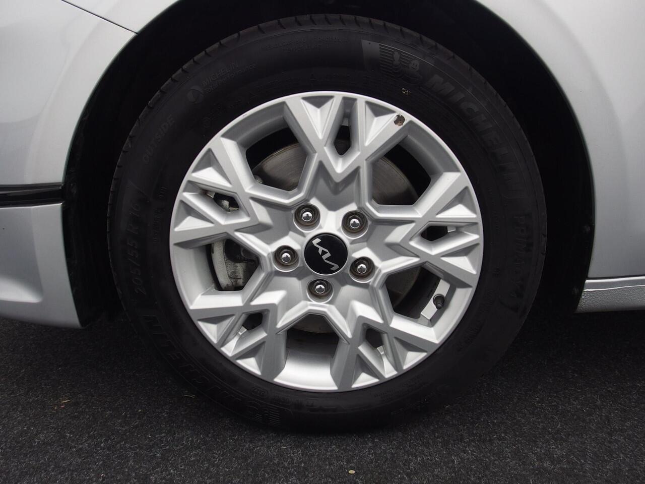 KIA CEE D Ceed 1.0 T-GDi DynamicLine NWE MODEL / NAVI / CLIMA / PDC / CAMERA / DAB+ / CARPLAY / NL-AUTO