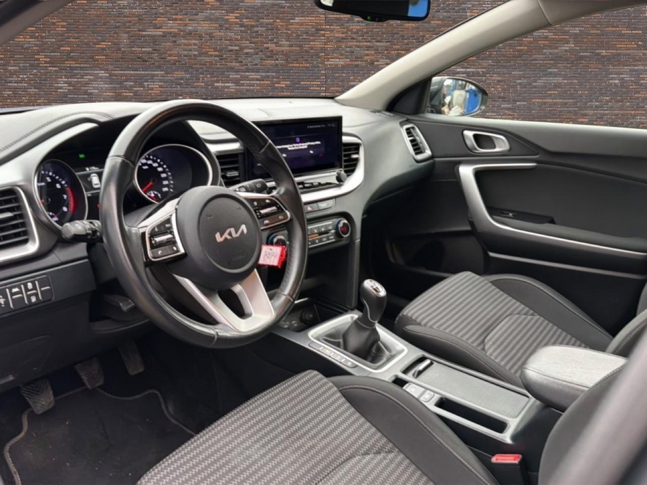 KIA CEE D Ceed Sportswagon 1.5 T-GDi ECC LMV NAVI CRUISE LED