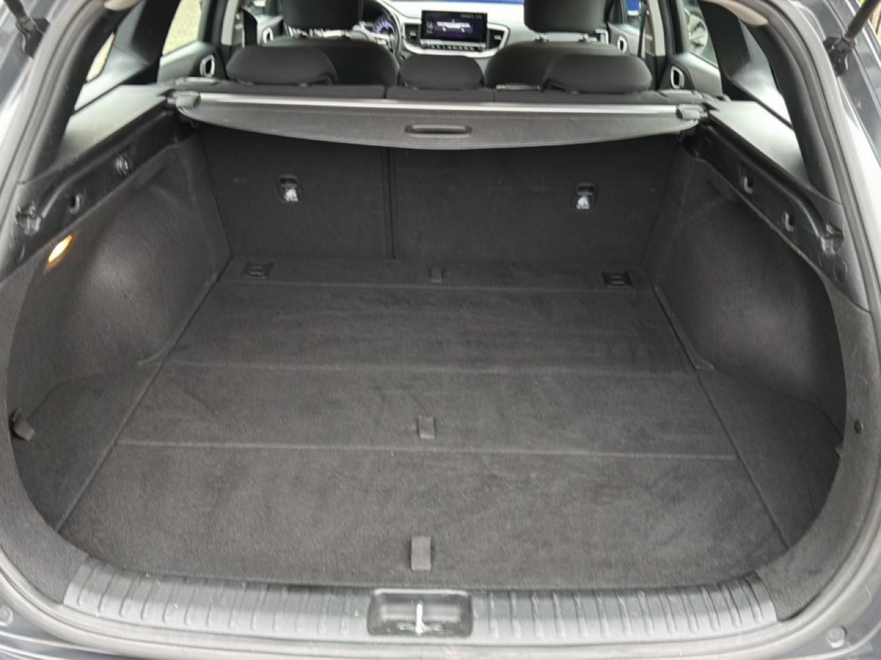 KIA CEE D Ceed Sportswagon 1.5 T-GDi ECC LMV NAVI CRUISE LED