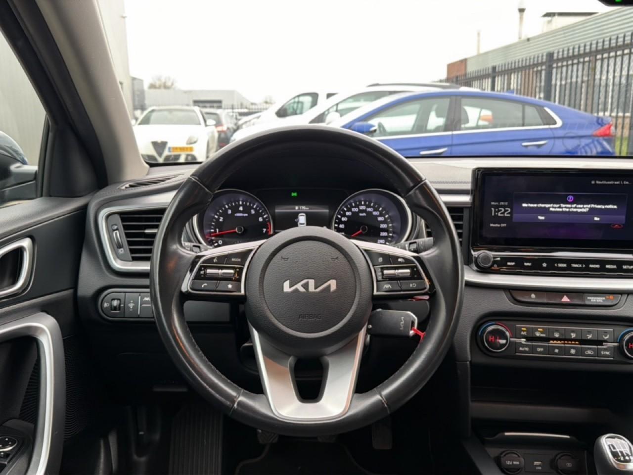 KIA CEE D Ceed Sportswagon 1.5 T-GDi ECC LMV NAVI CRUISE LED