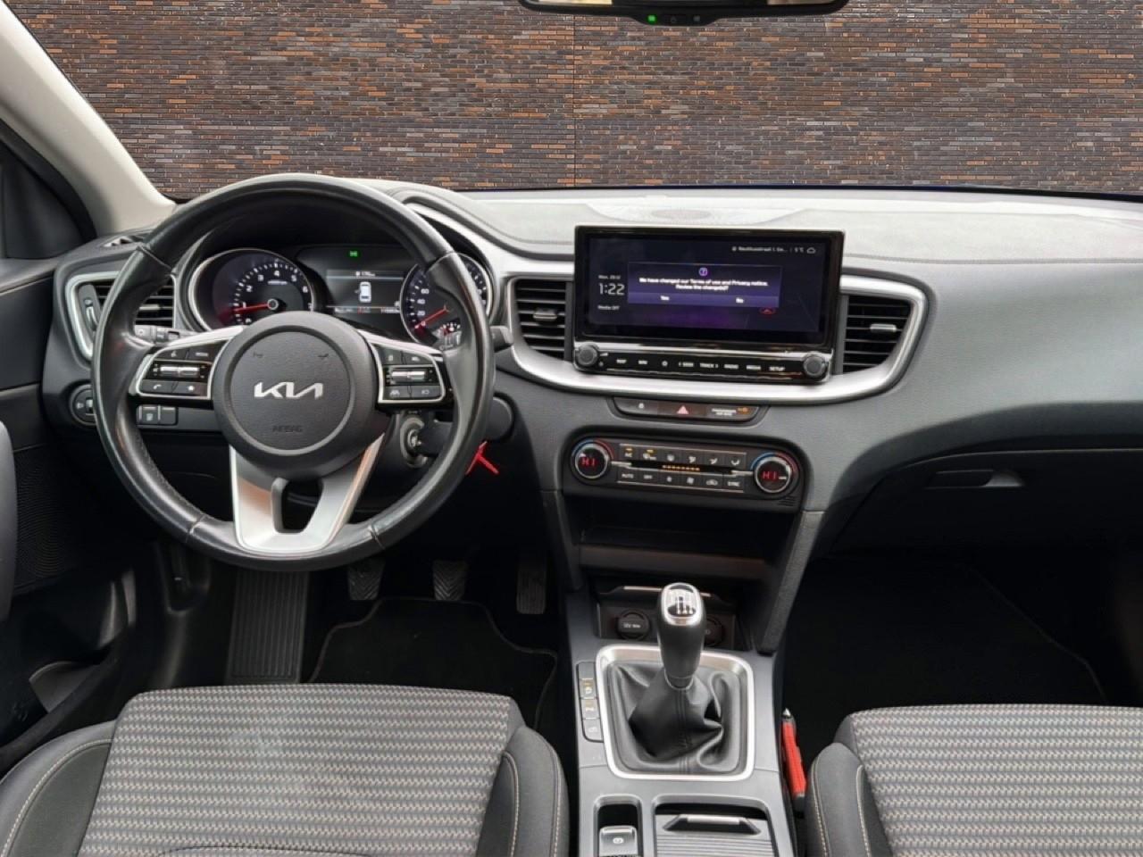 KIA CEE D Ceed Sportswagon 1.5 T-GDi ECC LMV NAVI CRUISE LED