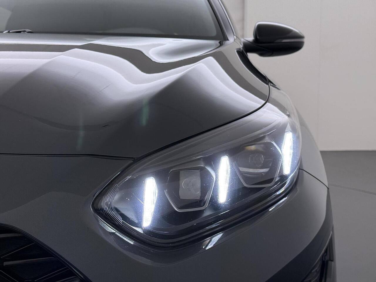 KIA CEE D Ceed Sportswagon 1.5 T-GDi GT-Line Navigatie | Pano Dak | LMV | Stoelverwarming |